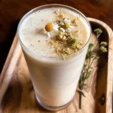 Banana Chamomile Tea Smoothie: An Incredible 5-Ingredient Recipe